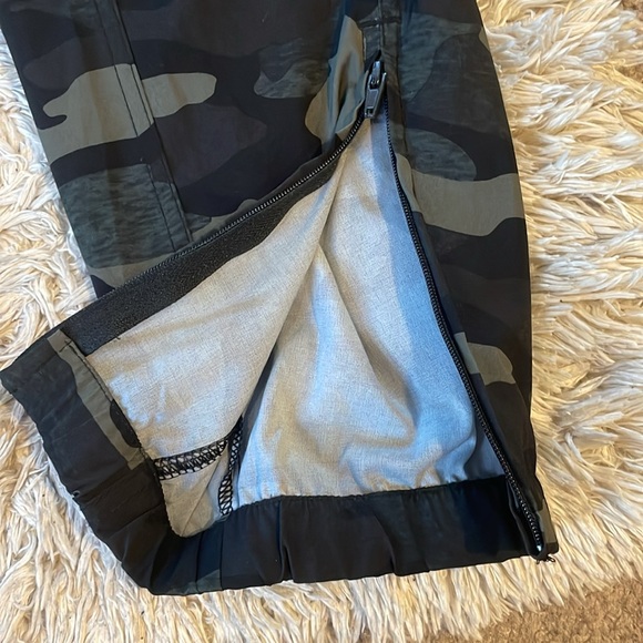 Old Navy size small camo active joggers - Picture 6 of 7